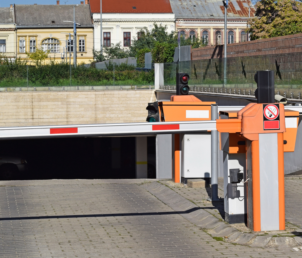 Wegen Brandgefahr: Städte Beginnen, Tiefgaragen Für E-Autos Zu Sperren